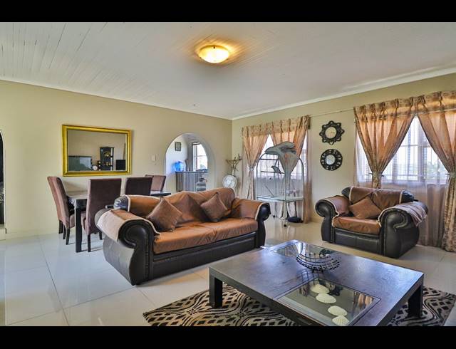 4 BEDROOM HOUSE RENTED IN ROWALLAN PARK